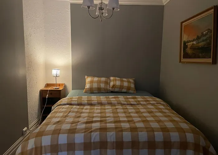 Lovely Condo With Fireplace & Parking@City Center