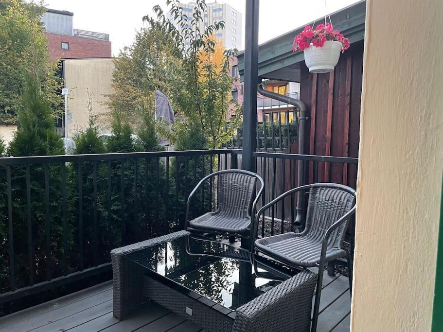 Lovely With Fireplace & Parking@city Center *