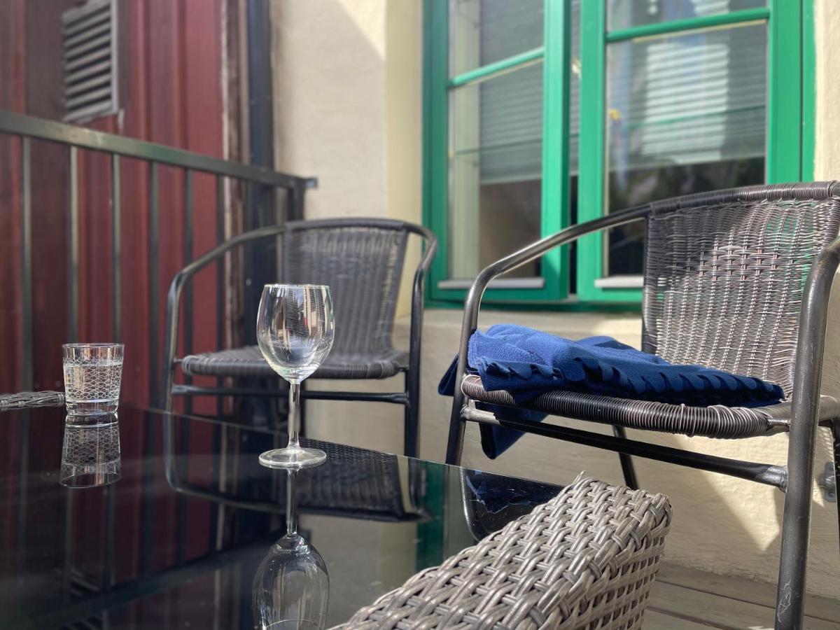 Lovely With Fireplace & Parking@city Center *