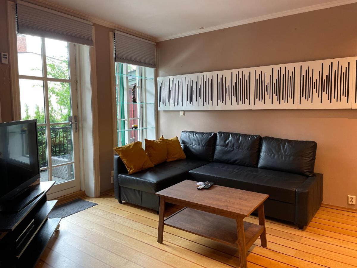 Apartment Lovely With Fireplace & Parking@city Center