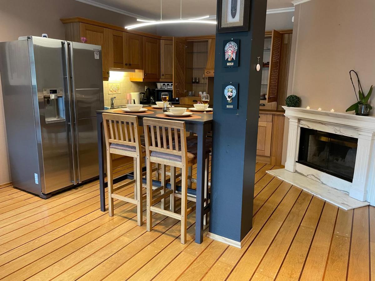 Apartment Lovely With Fireplace & Parking@city Center Drammen