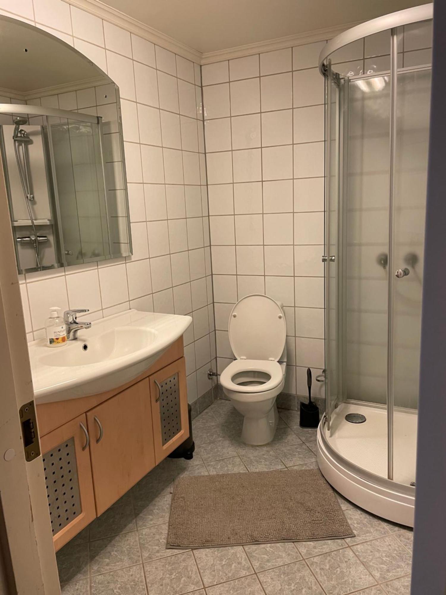 Lovely With Fireplace & Parking@city Center *